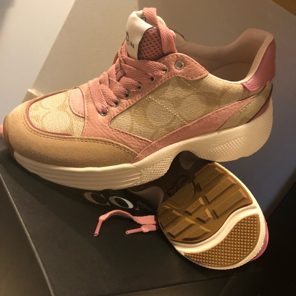 Coach Tech Runner